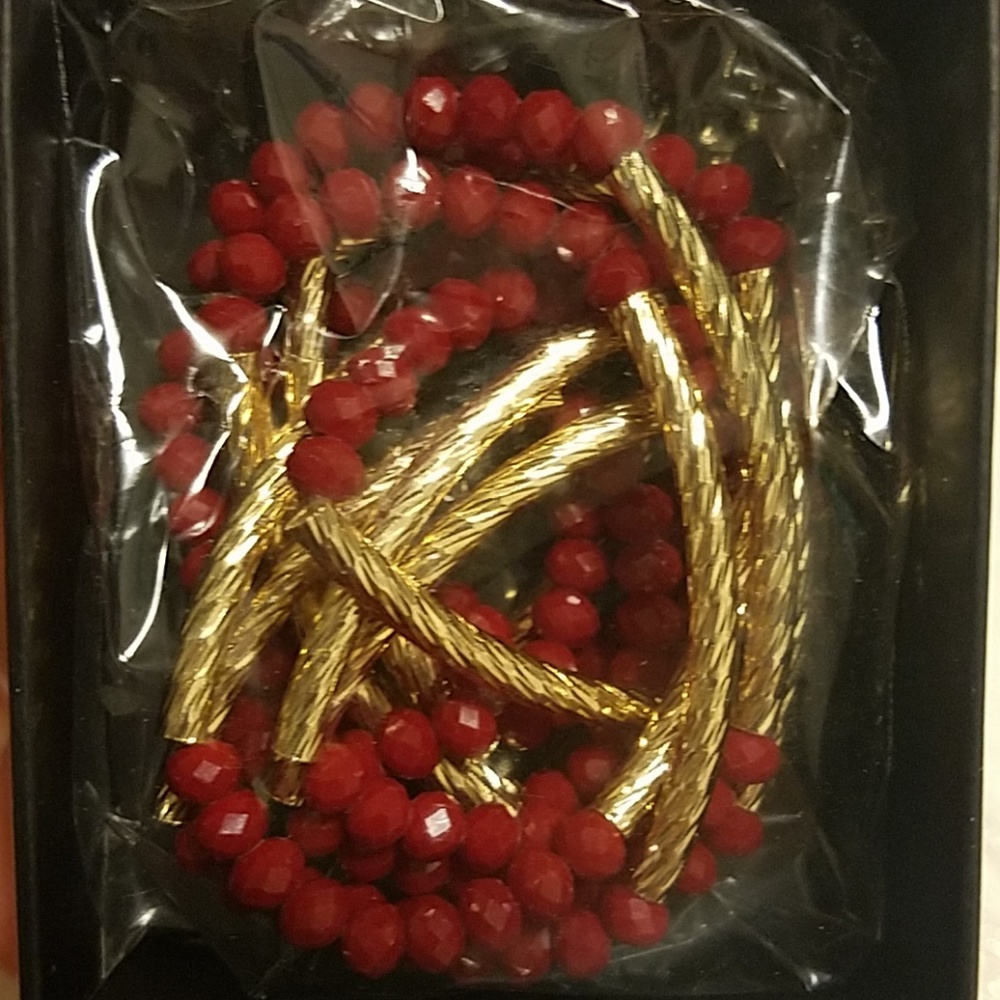 Shimmery Beaded Stretch Bracelet Set, red. - Picture 3 of 3